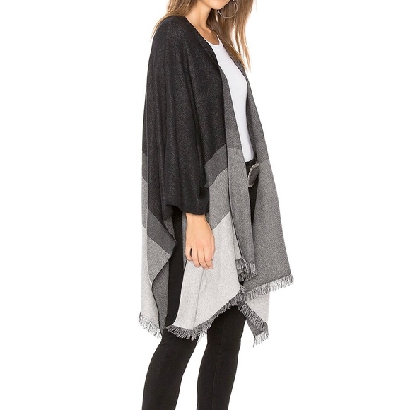 Splendid Ridgewood Poncho in Black and Grey Size Medium/Large - Picture 4 of 12